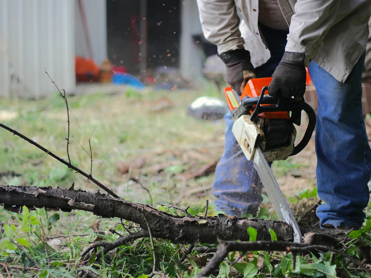 18 in. Battery Chainsaw